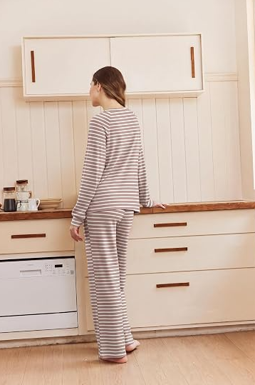 Women's Short Sleeve Pajama Top and Long Pants Two Piece Set